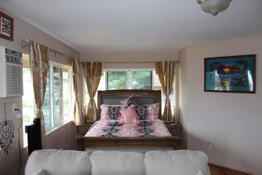 Photo of Bedroom in Manoa