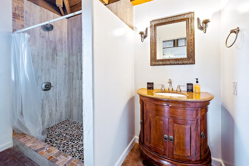 Photo of Bathroom in Holualoa