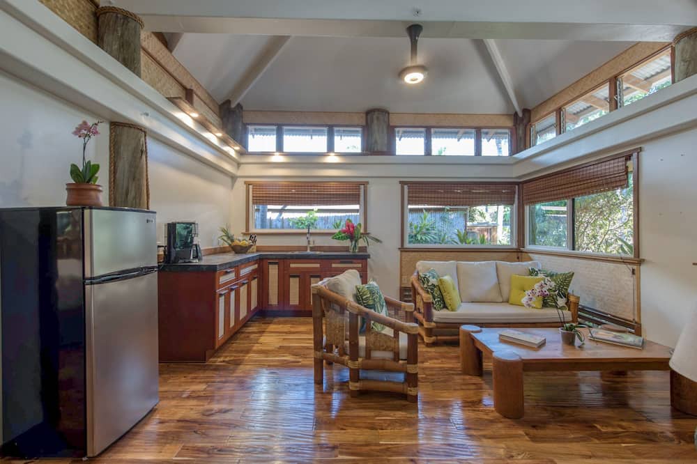 Photo of Bedroom in Historic Lahaina Front Street