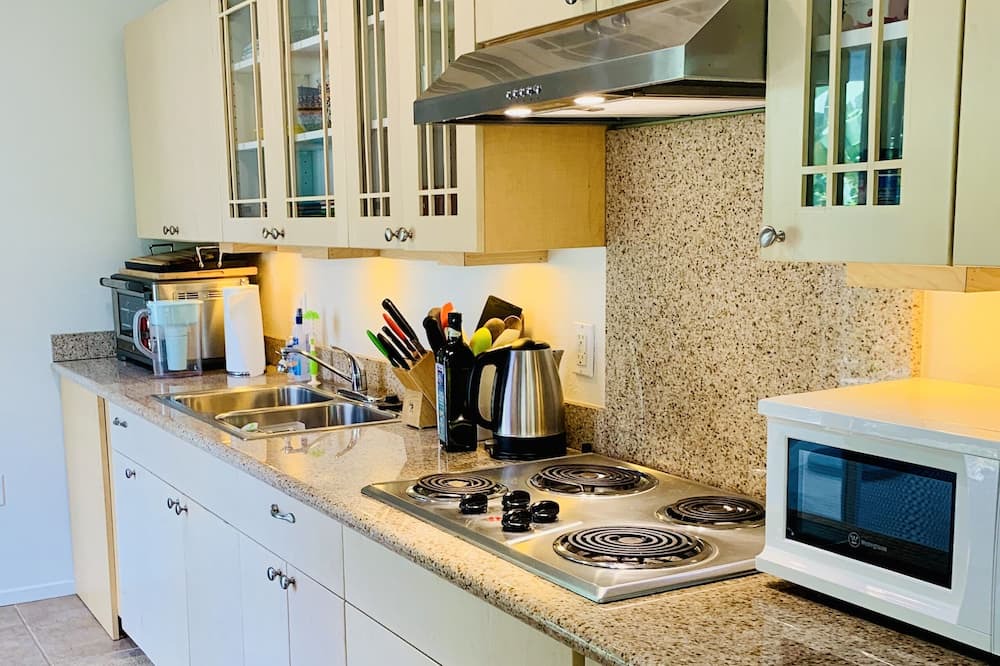 Photo of Kitchen in Waimanalo