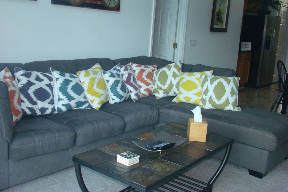 Photo of Livingroom in Lake Berkley