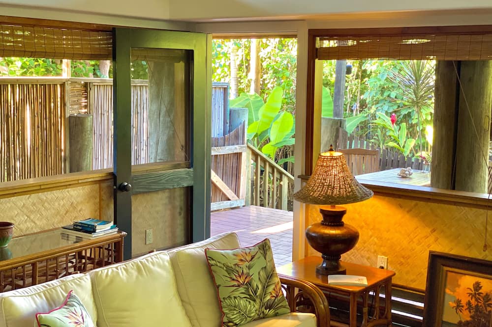 Photo of Bedroom in Historic Lahaina Front Street