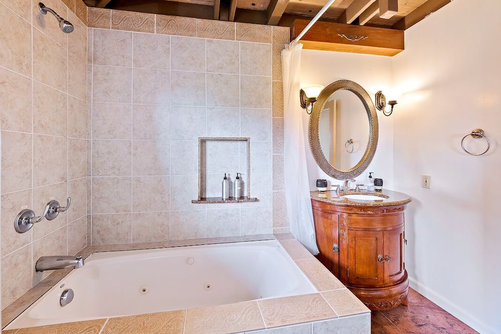 Photo of Bathroom in Holualoa