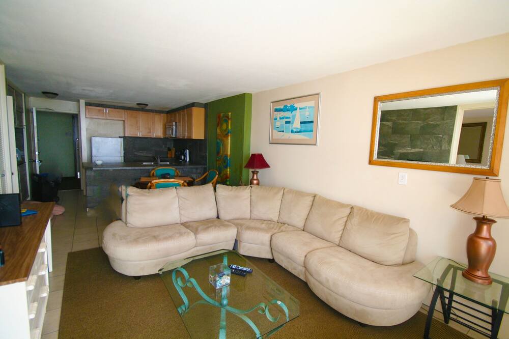 Photo of Livingroom in Waikiki