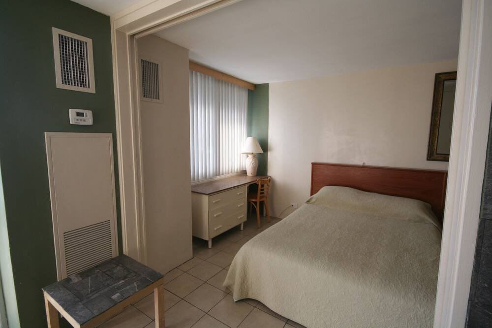 Photo of Bedroom in Waikiki