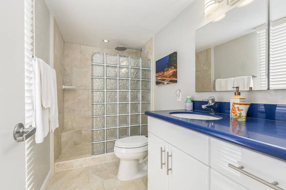 Photo of Bathroom in Keauhou