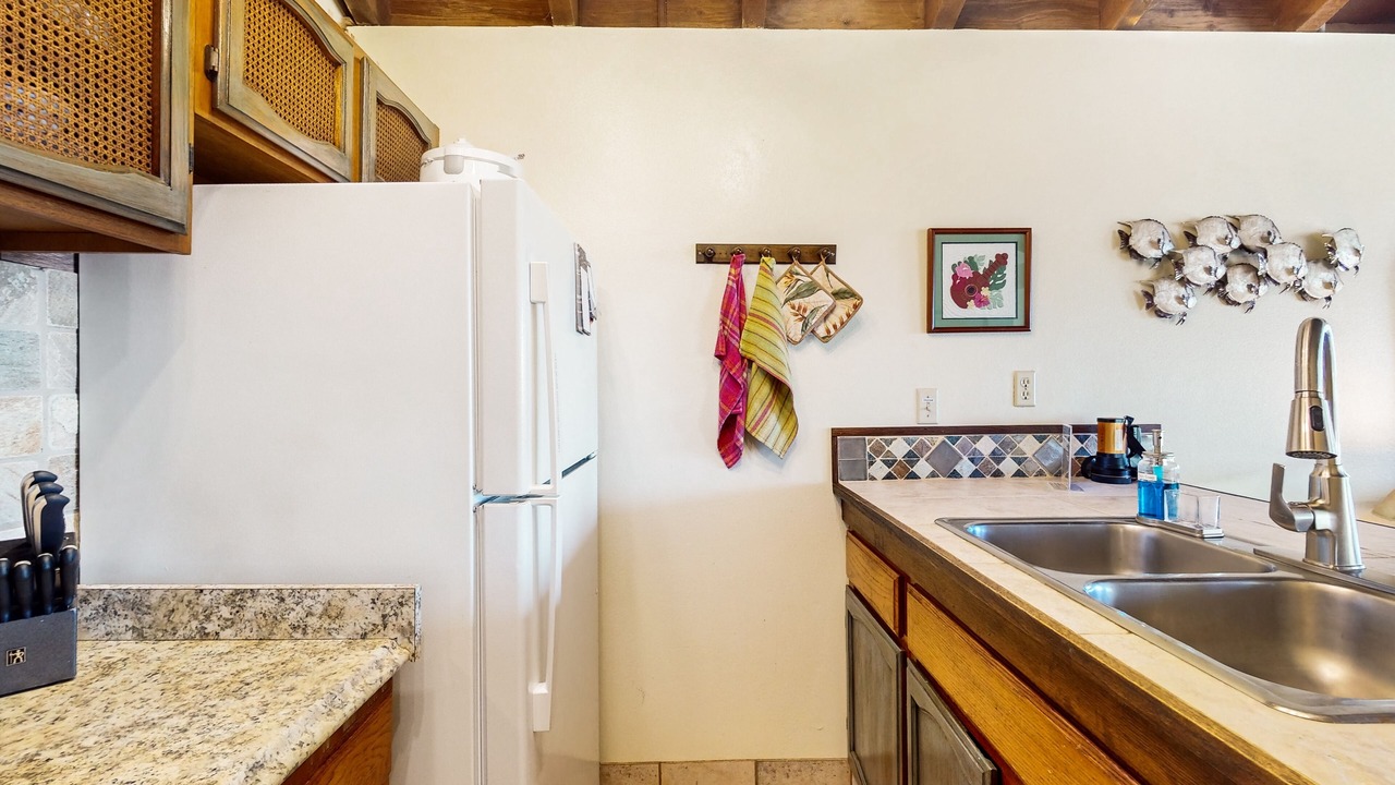 Photo of Kitchen in Maunaloa