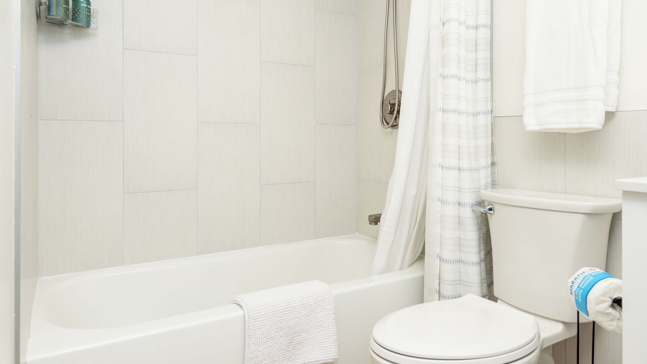 Photo of Bathroom in McCully - Moiliili
