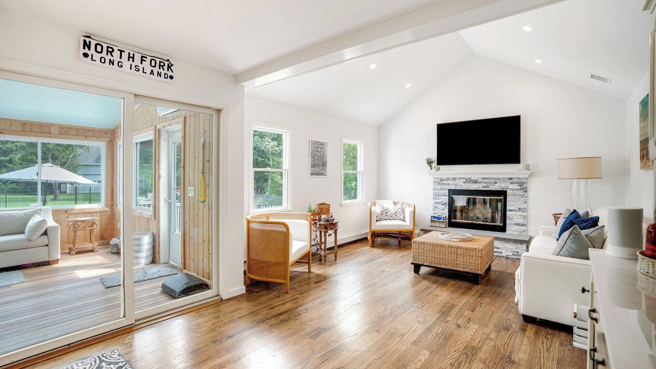 Photo of Livingroom in Greenport West