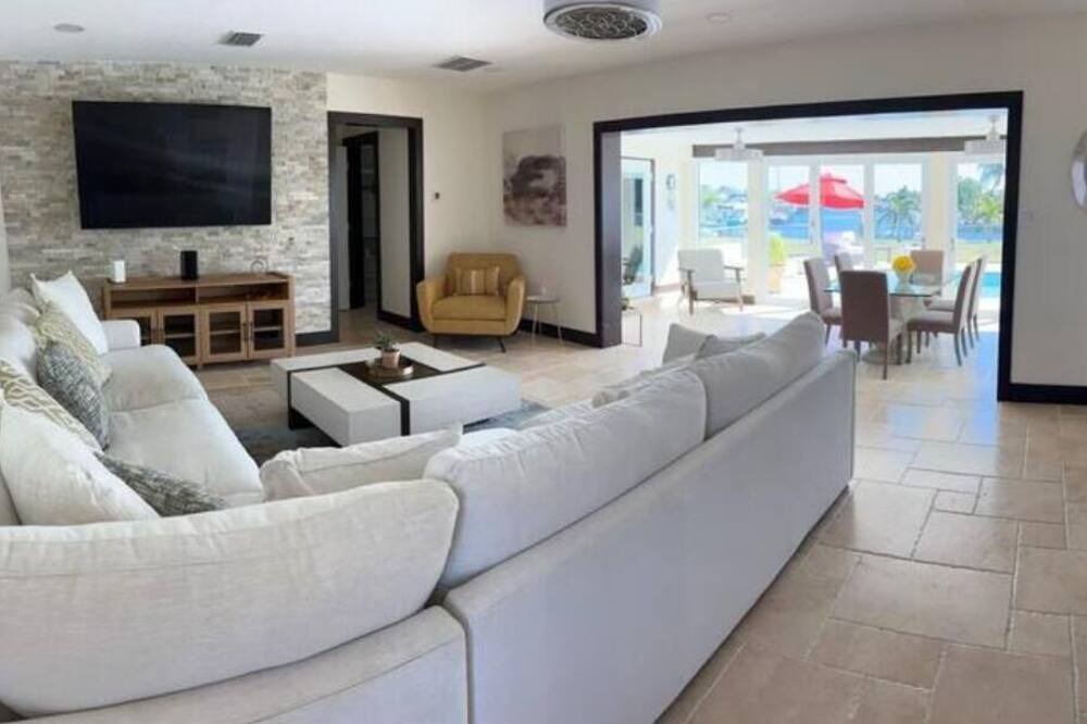 Photo of Livingroom in Edgewater