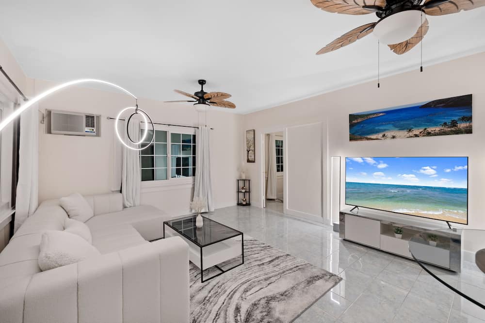 Photo of Livingroom in McCully - Moiliili