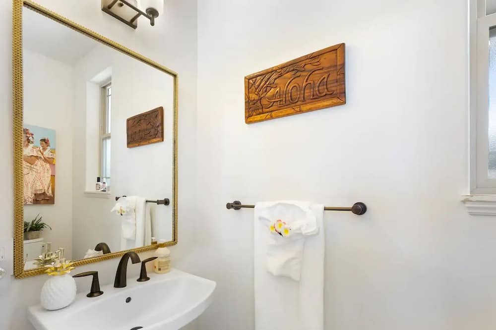 Photo of Bathroom in Makaha Valley
