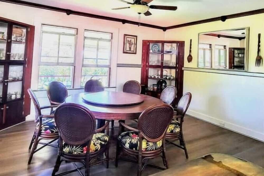 Photo of Bedroom in Kapaau