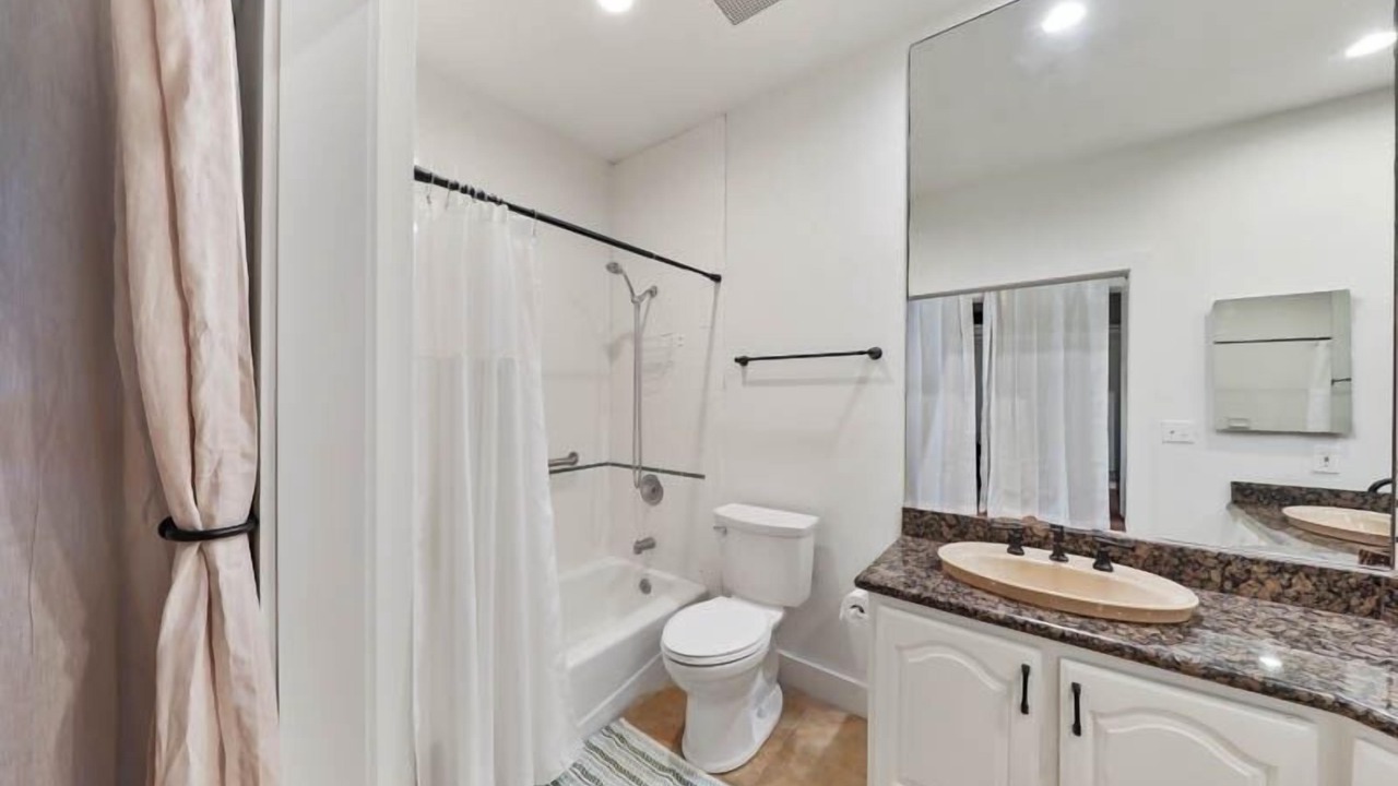 Photo of Bathroom in Poipu
