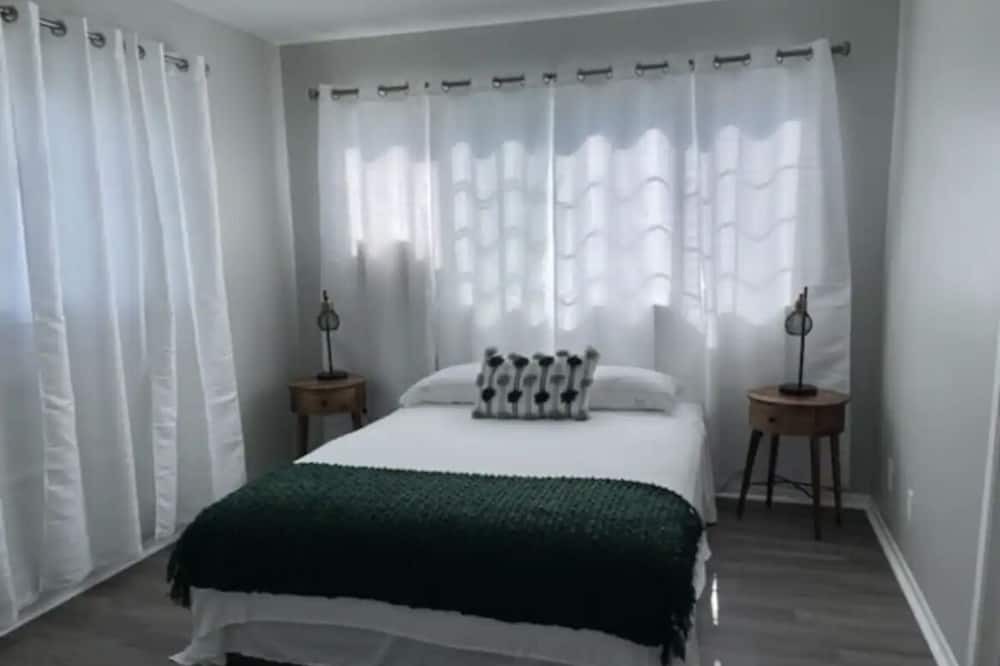 Photo of Bedroom in Pacific Heights