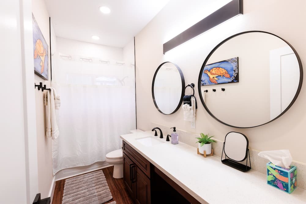 Photo of Bathroom in Windward Coast