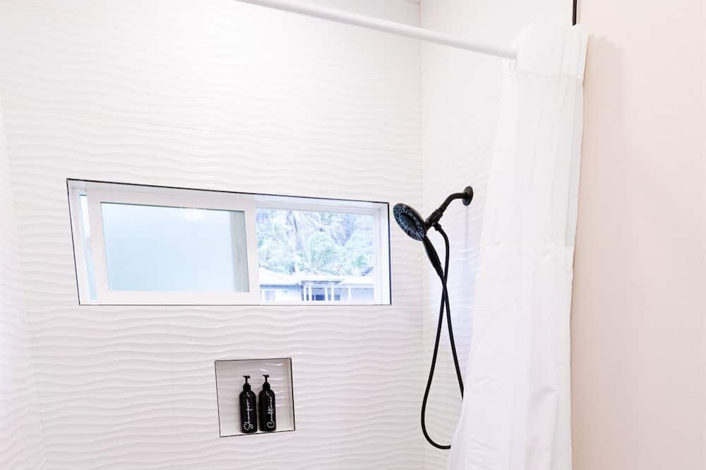 Photo of Bathroom in Windward Coast