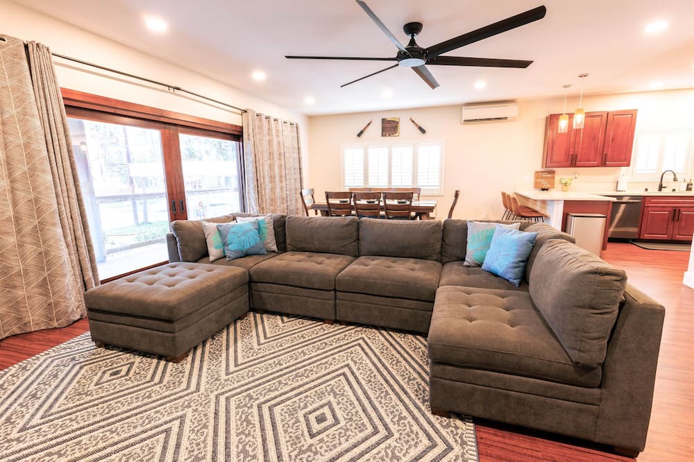 Photo of Livingroom in Windward Coast