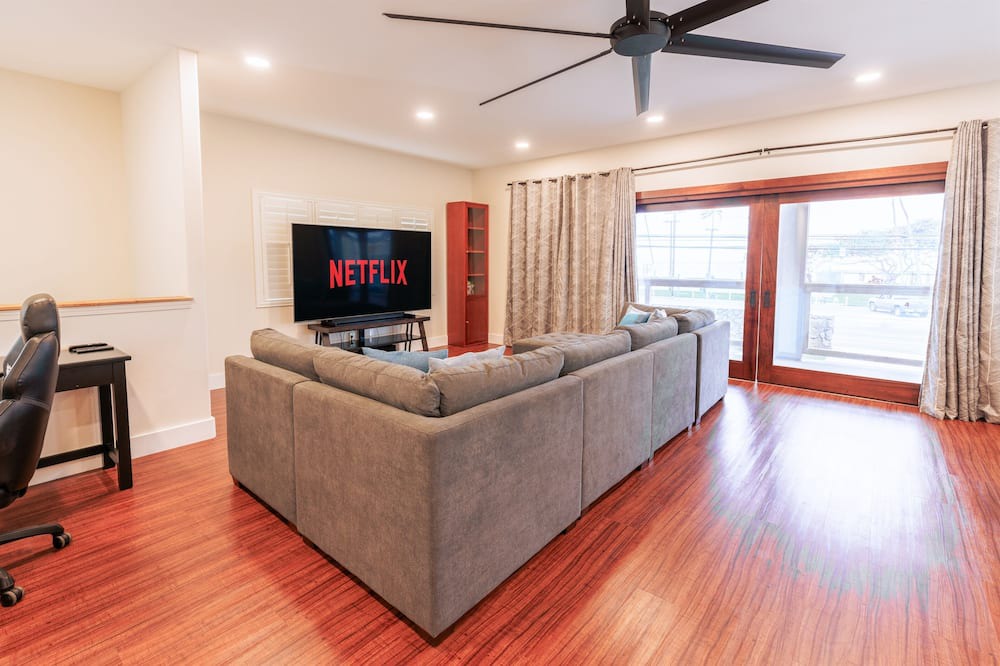 Photo of Livingroom in Windward Coast