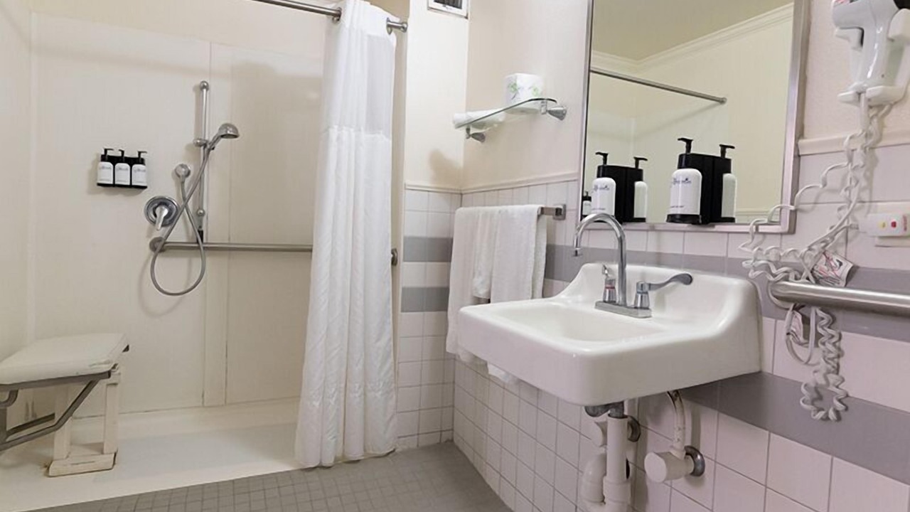 Photo of Bathroom in Western Honolulu