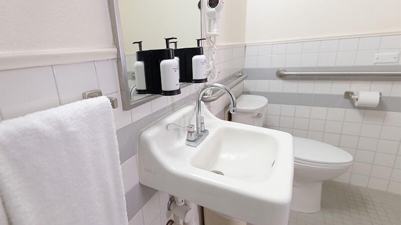Photo of Bathroom in Western Honolulu