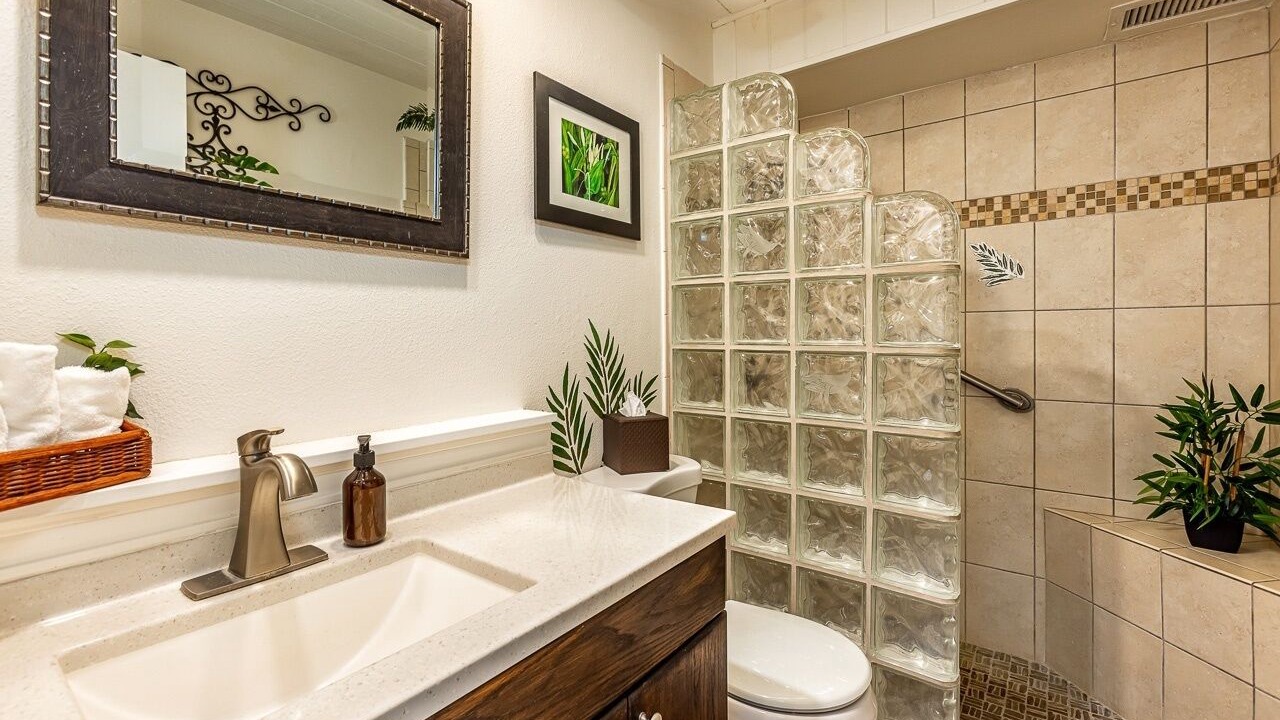 Photo of Bathroom in Maalaea