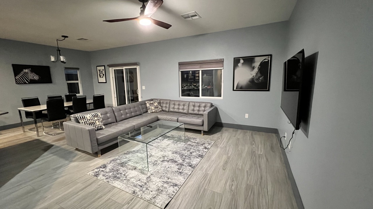 Photo of Livingroom in Enterprise