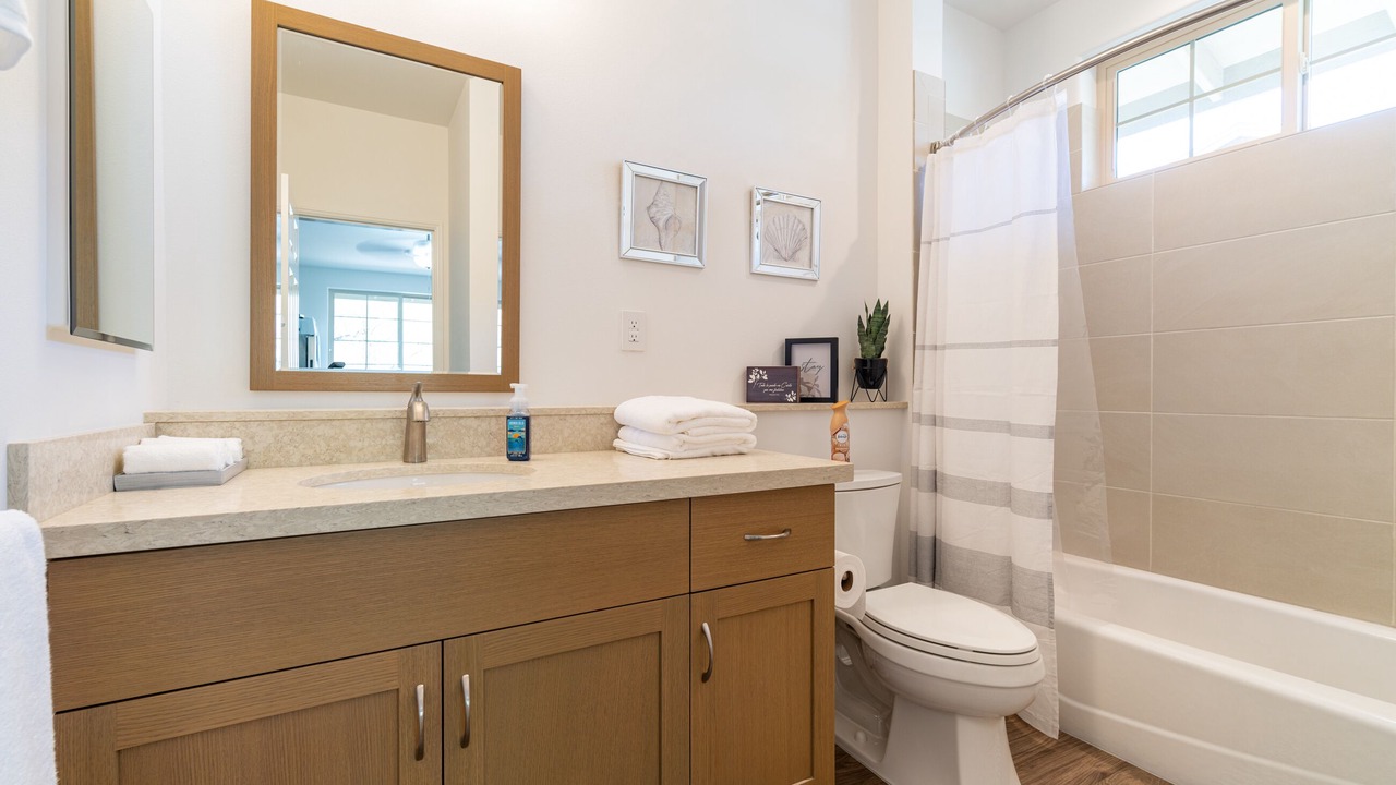 Photo of Bathroom in Makaha Valley