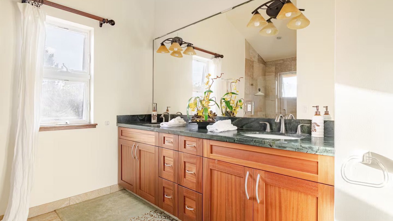 Photo of Bathroom in Pepeekeo