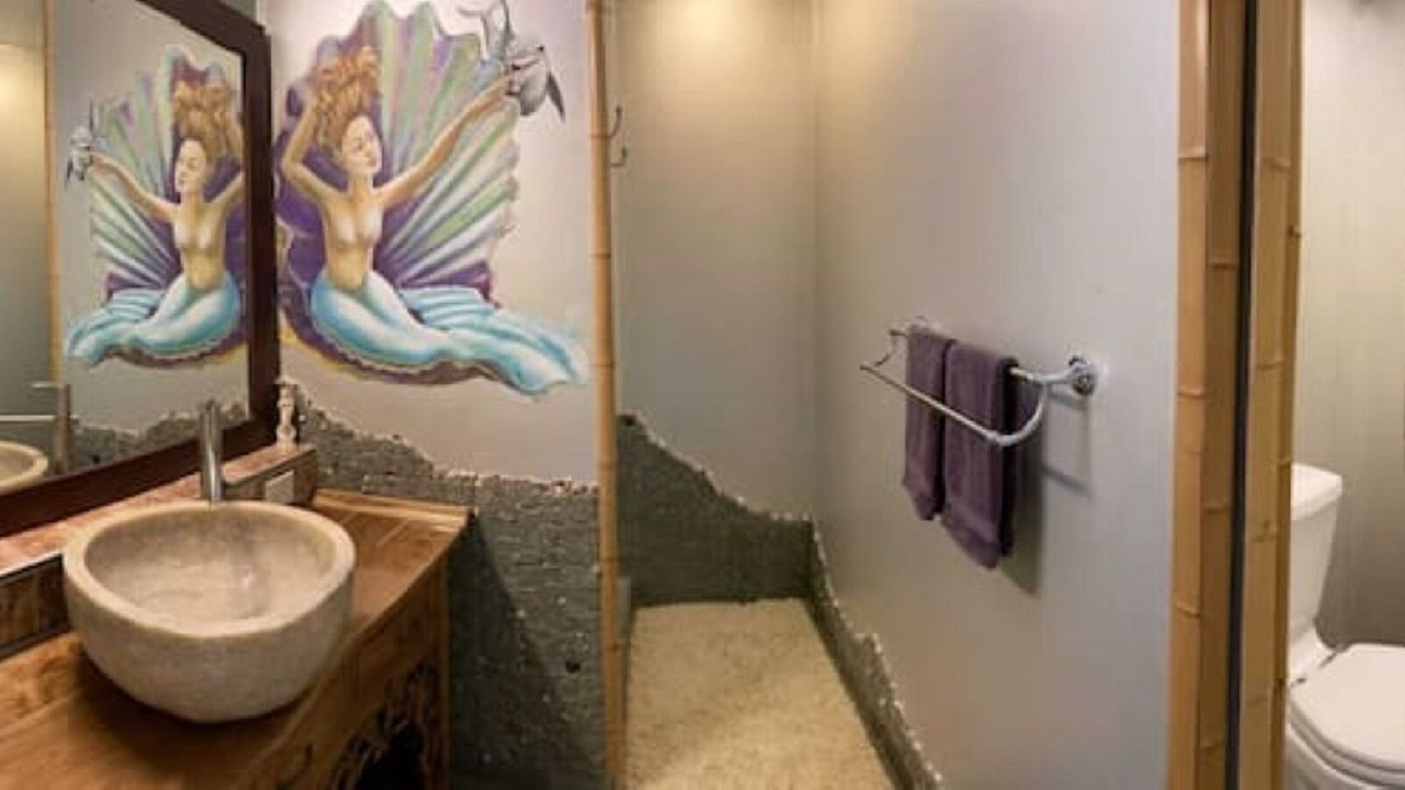 Photo of Bathroom in Haiku