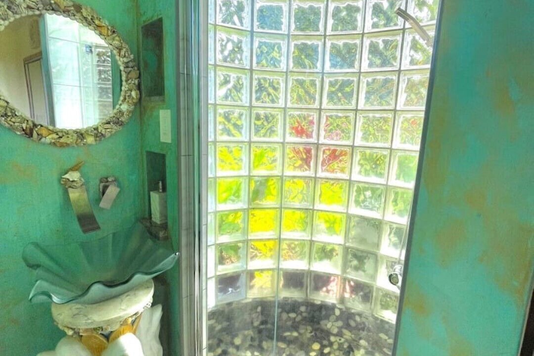 Photo of Bathroom in Haiku