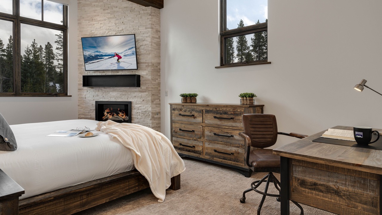 Photo of Livingroom in Peak 8