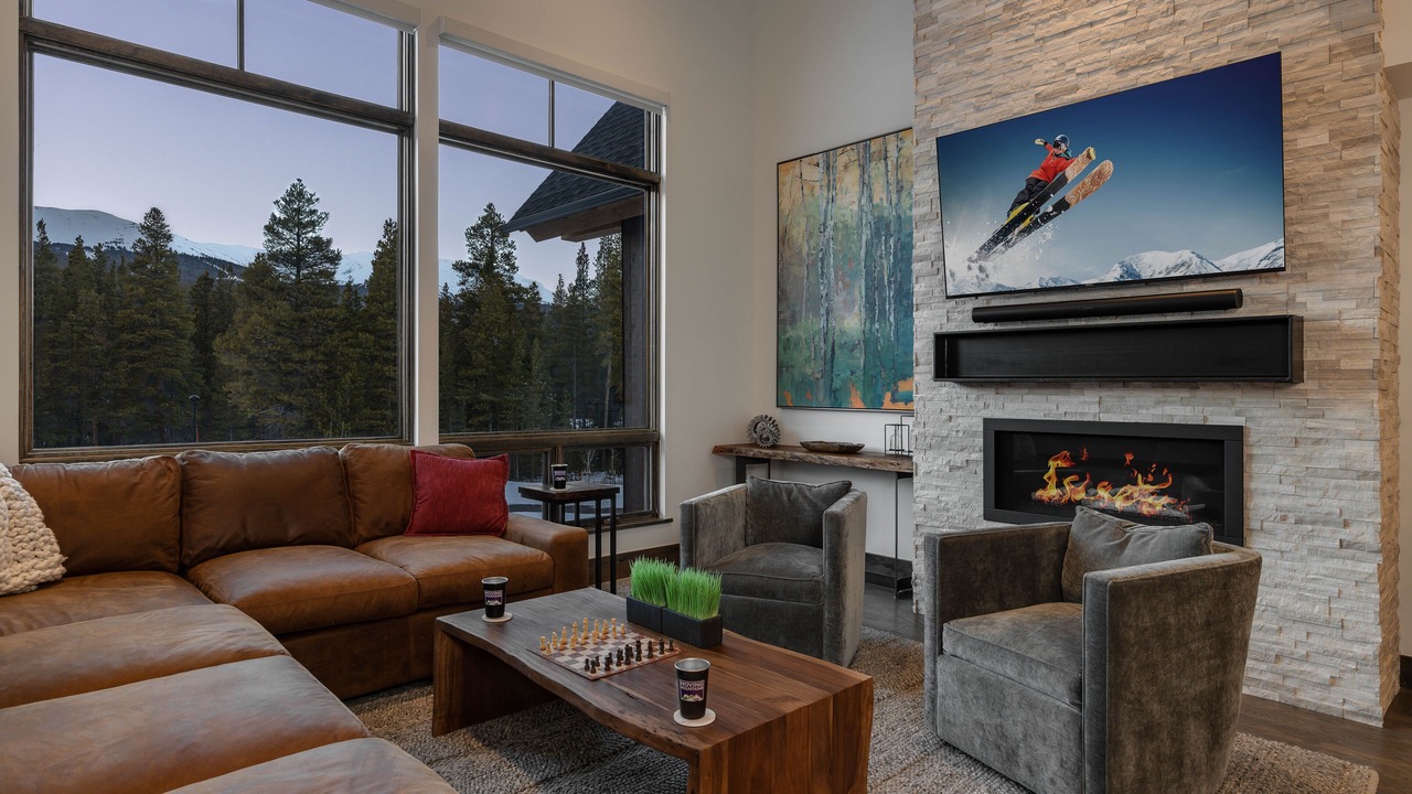 Photo of Livingroom in Peak 8