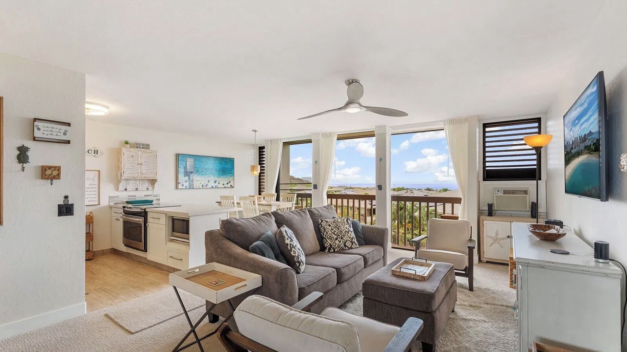 Photo of Livingroom in Makaha Valley