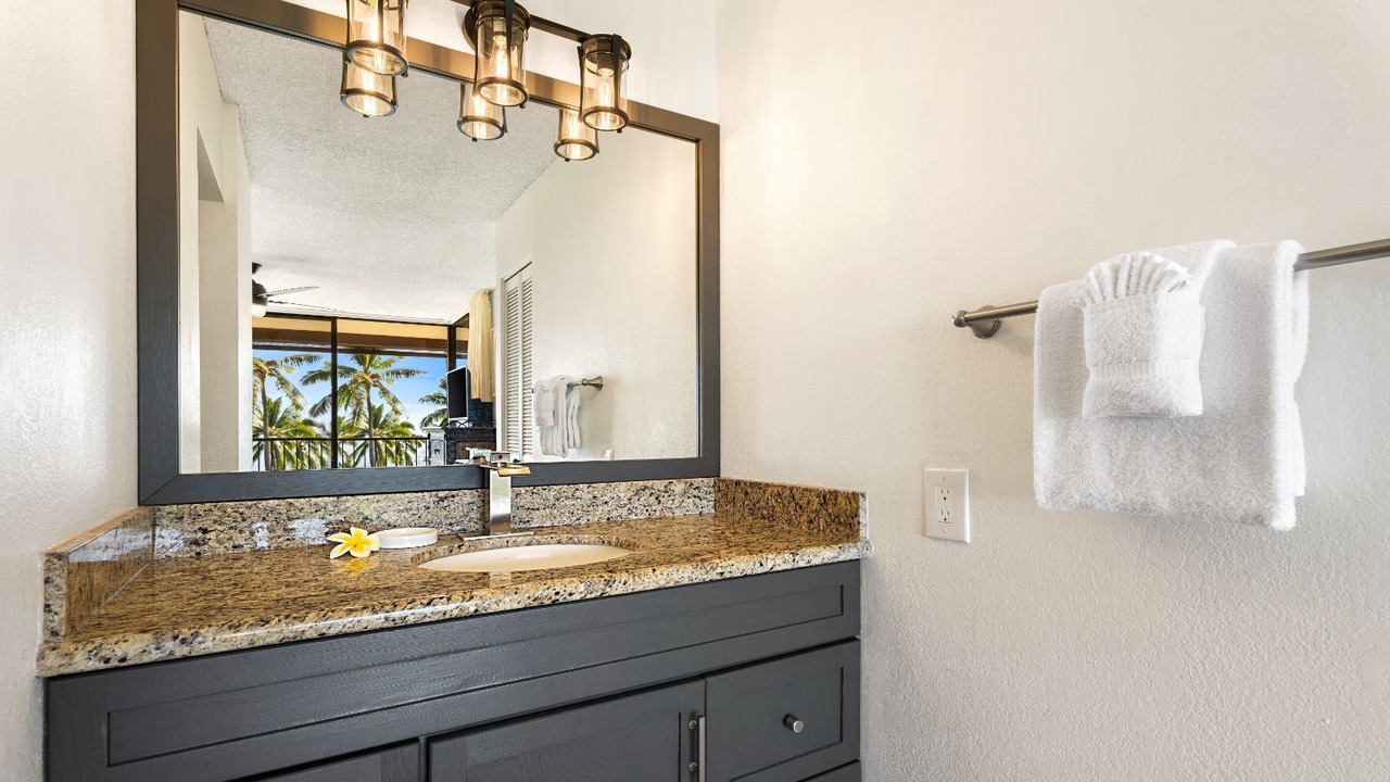 Photo of Bathroom in Keauhou
