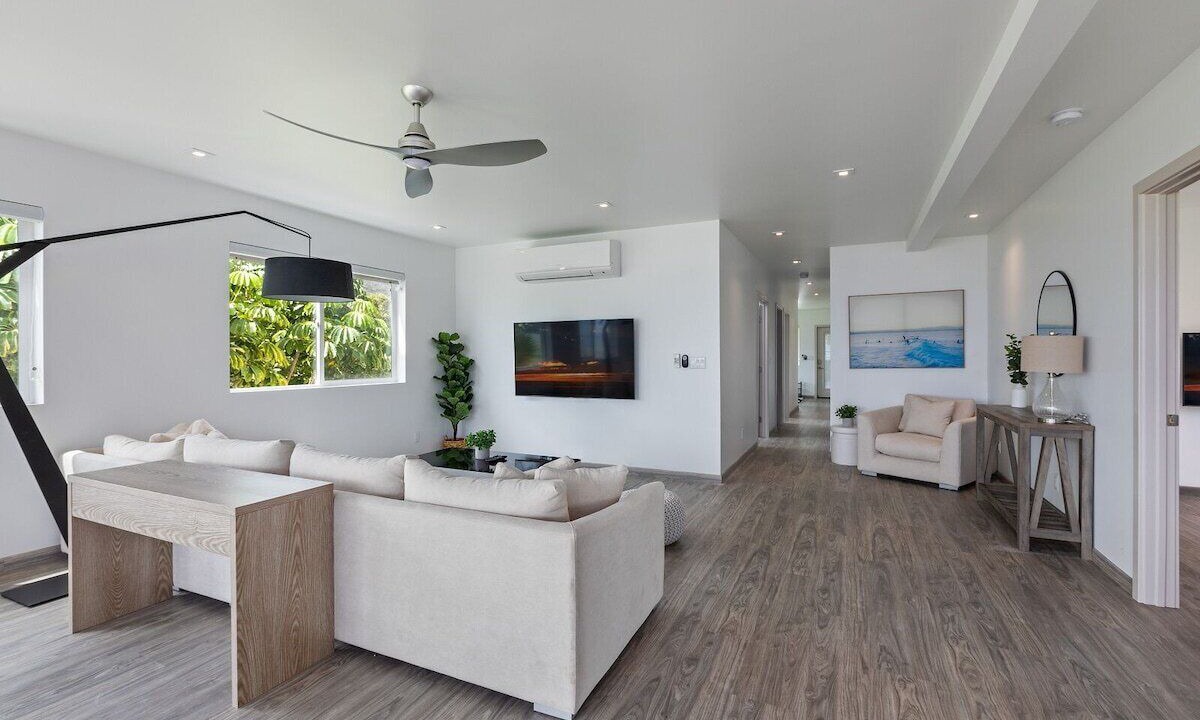 Photo of Livingroom in Portlock