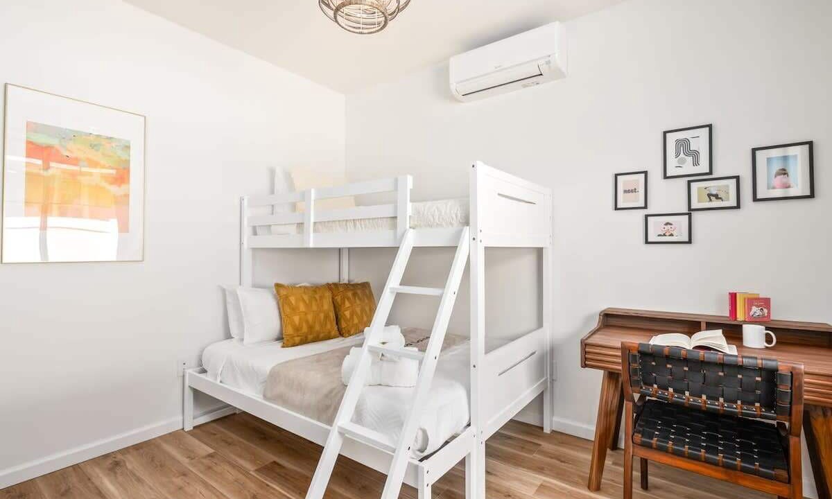Photo of Bedroom in Makaha Valley
