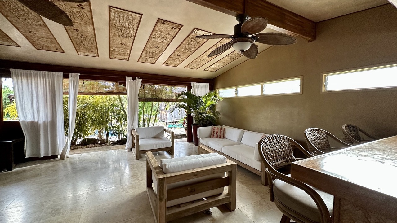 Photo of Livingroom in Eastern Honolulu