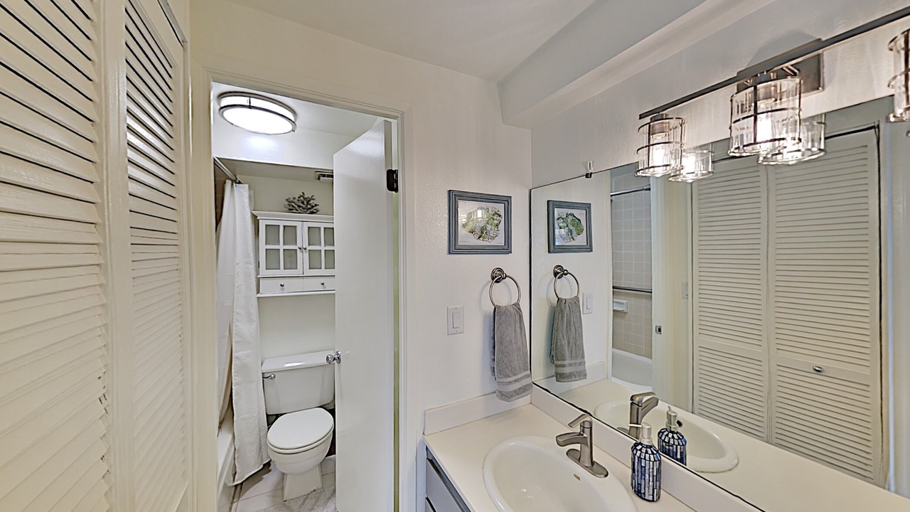 Photo of Bathroom in McCully - Moiliili