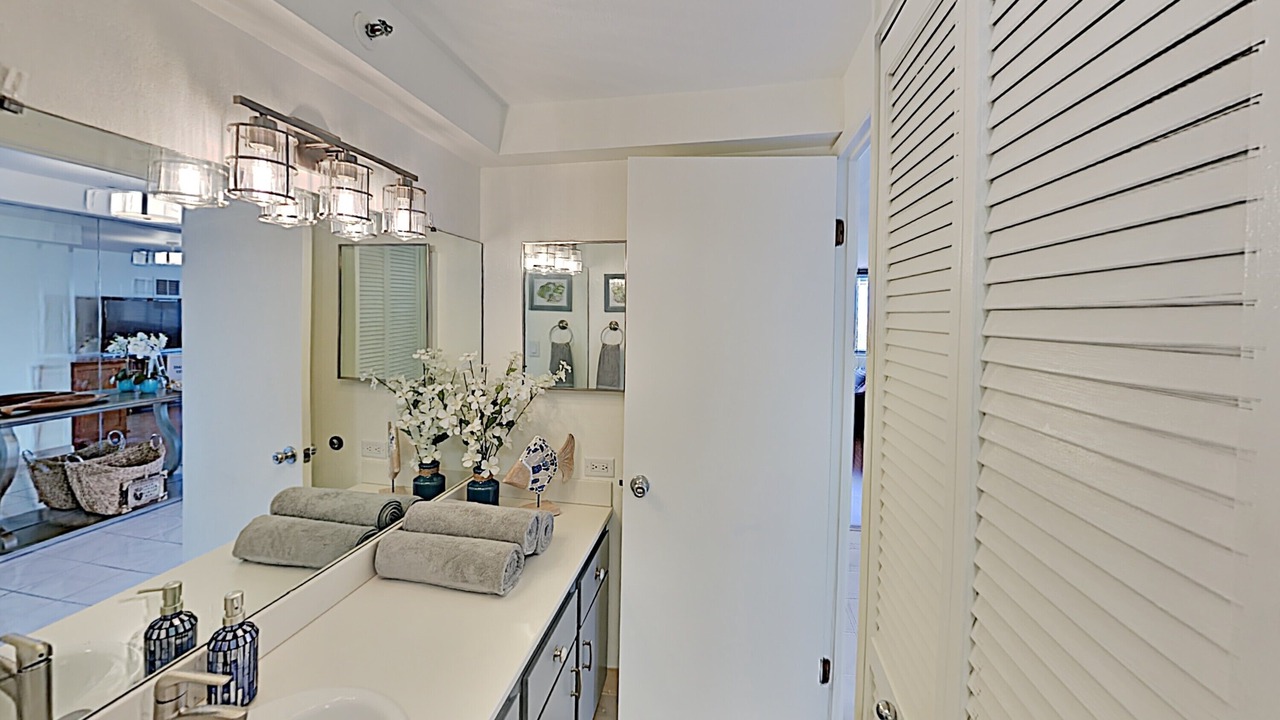 Photo of Bathroom in McCully - Moiliili