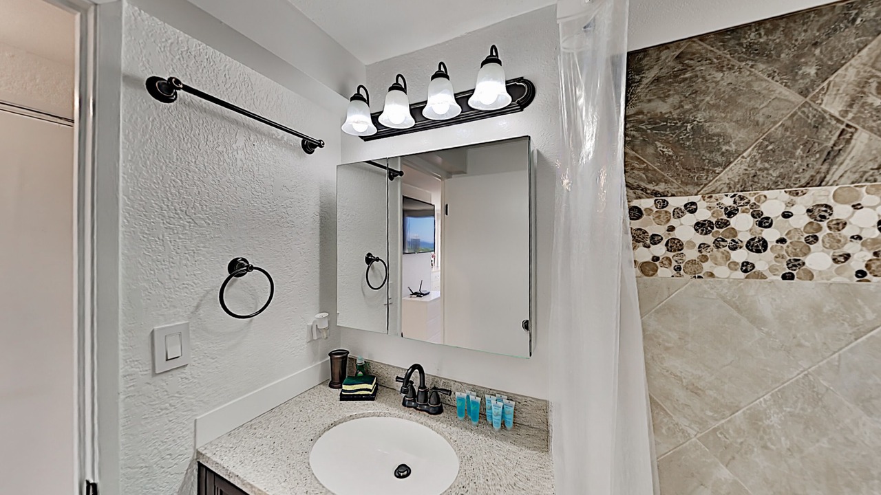 Photo of Bathroom in McCully - Moiliili
