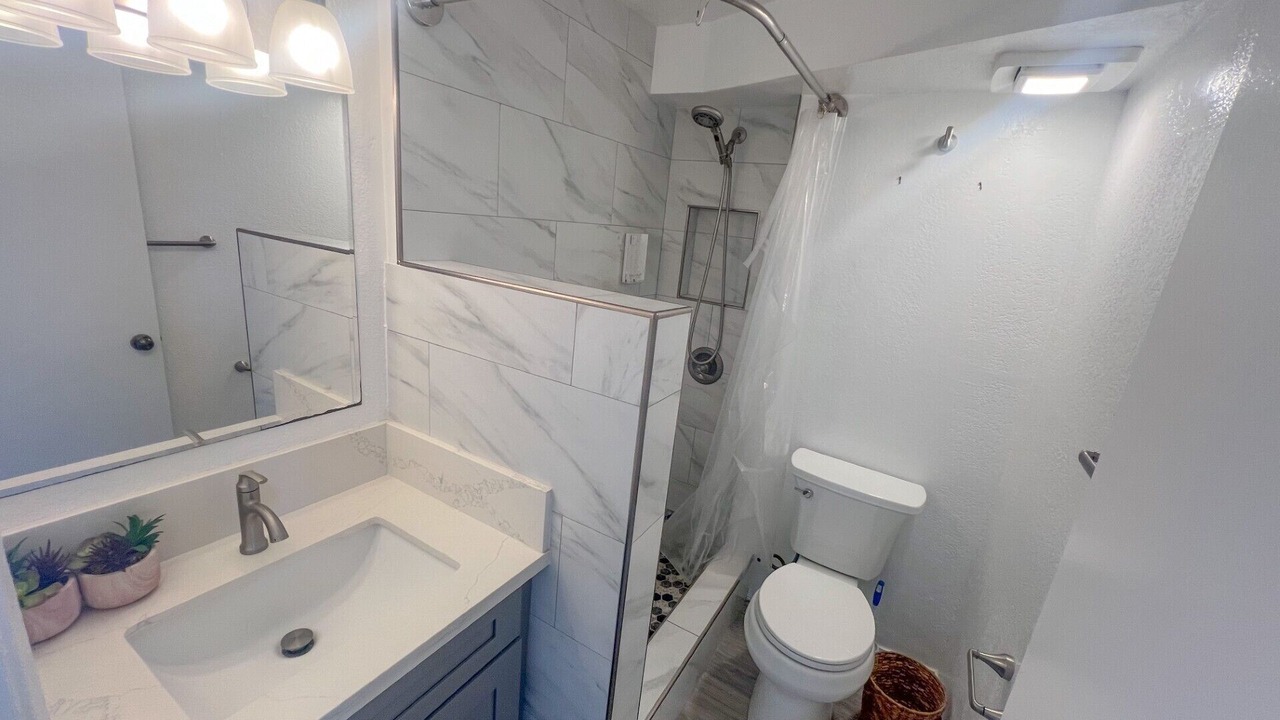 Photo of Bathroom in McCully - Moiliili