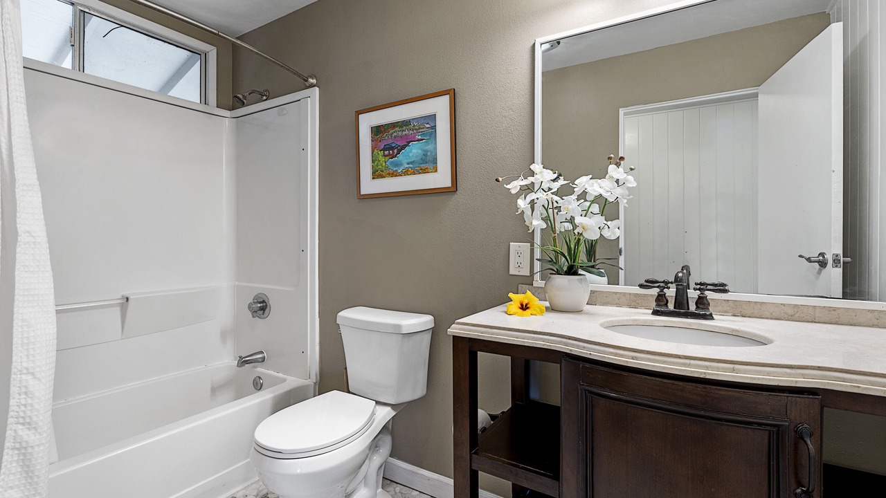 Photo of Bathroom in Kealakekua