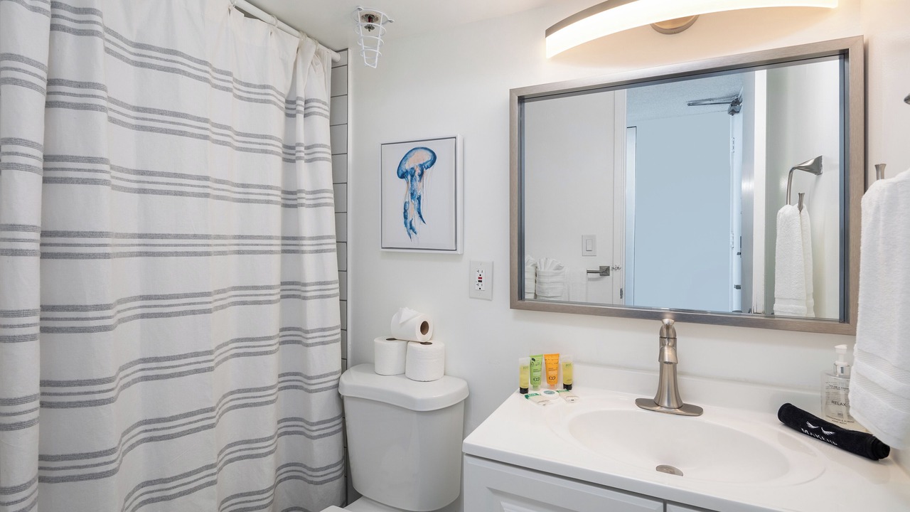 Photo of Bathroom in Diamond Head - Kapahulu - St. Louis