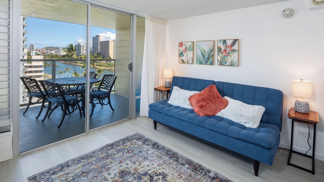 Photo of Livingroom in Diamond Head - Kapahulu - St. Louis