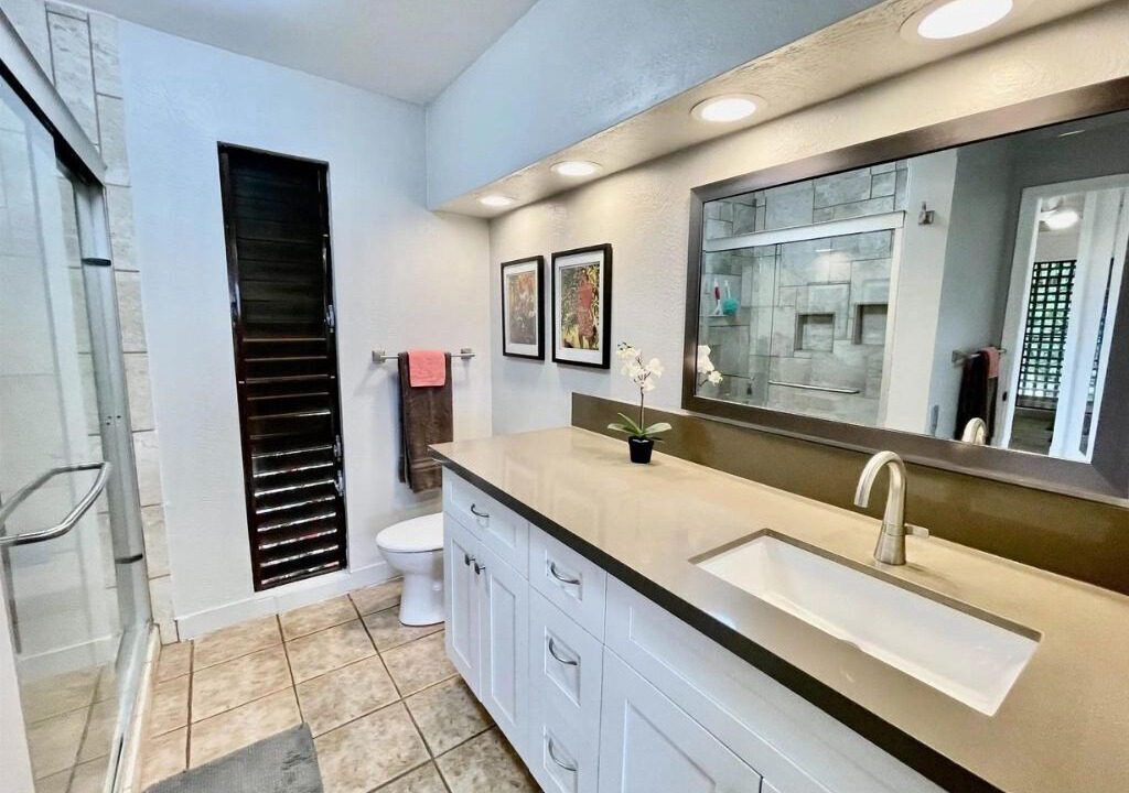 Photo of Bathroom in Maunaloa