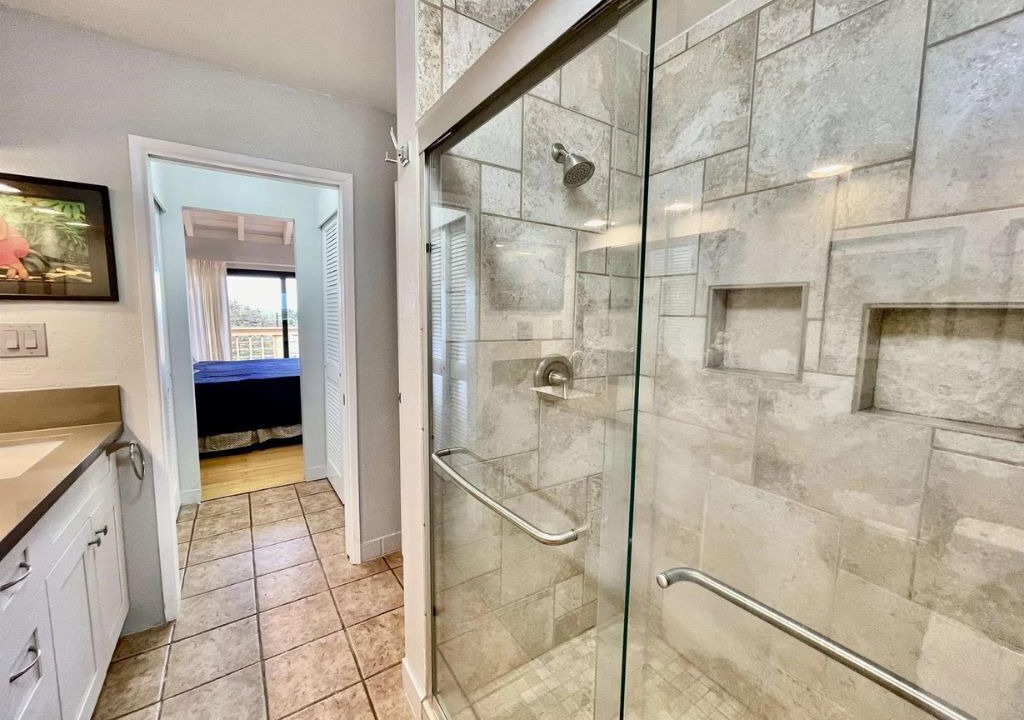 Photo of Bathroom in Maunaloa