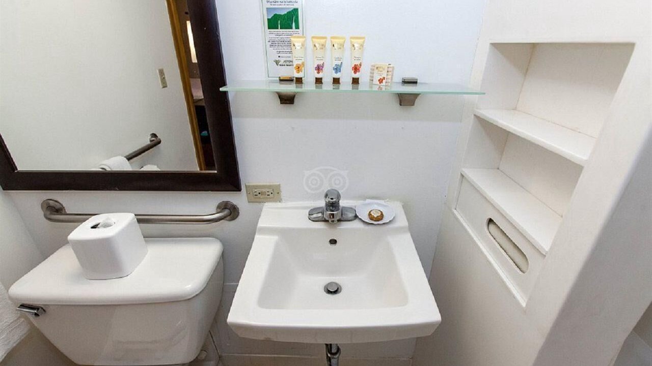 Photo of Bathroom in Waikiki