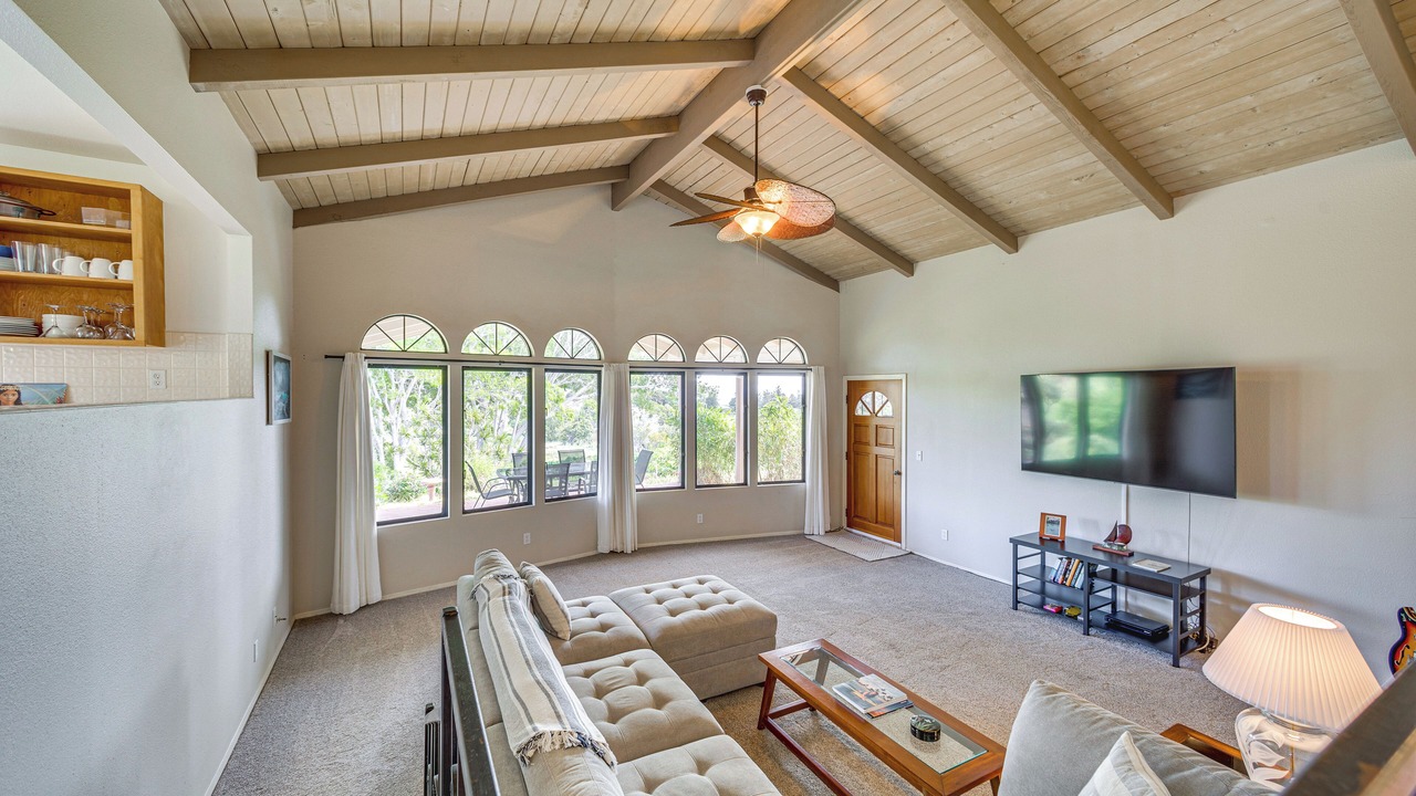 Photo of Livingroom in Kamuela