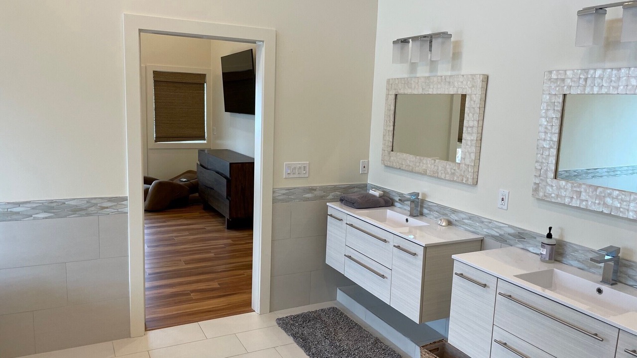Photo of Bathroom in Mokuleia